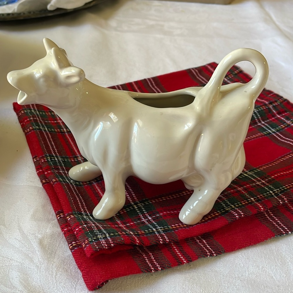 Fishs Eddy white Ceramic figural Cow Creamer